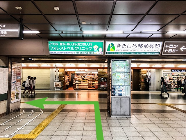 1．高蔵寺駅の改札を出て、左折
